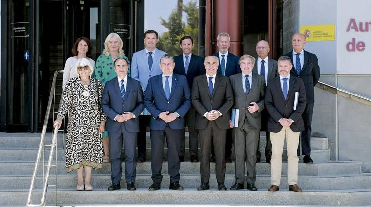 Presidentes de los puertos de Interés General del Estado de Andalucía, junto al Consejero de la Presidencia, Interior, Diálogo Social y Simplificación Administrativa, Antonio Sanz.