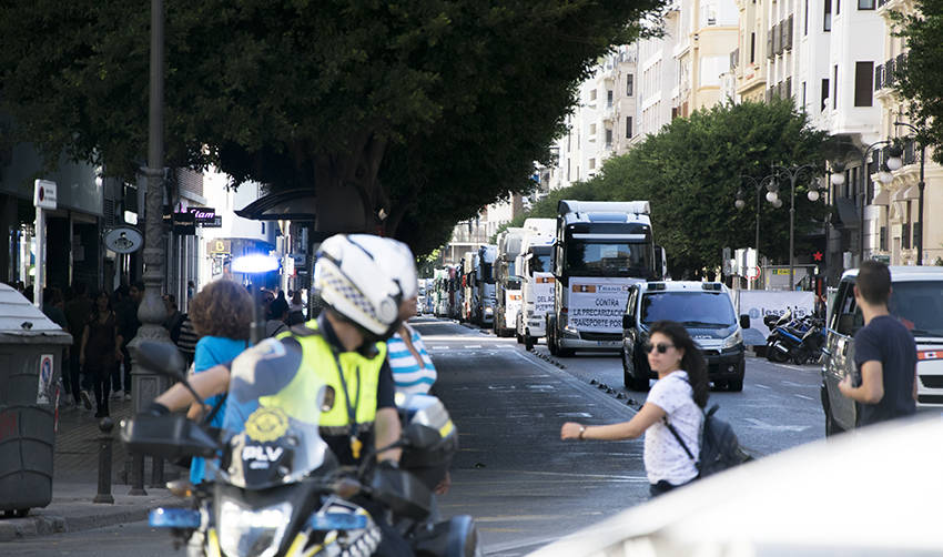 La marcha lenta de los transportistas de Transcont se desarrolla sin incidentes