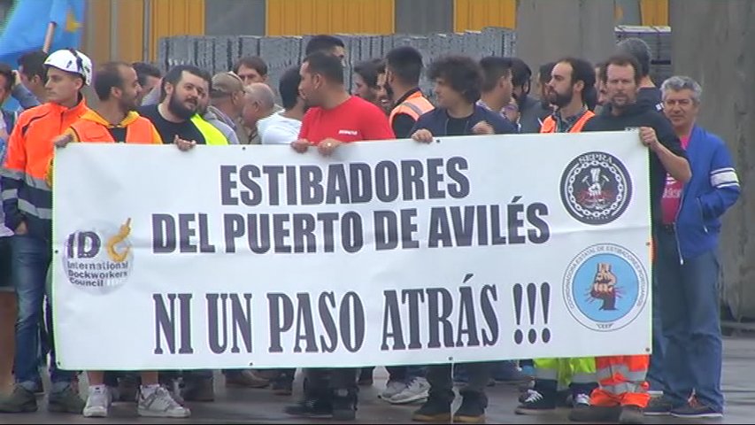 Los estibadores del Puerto de Avil&eacute;s se dan tiempo para negociar antes de ir a la huelga