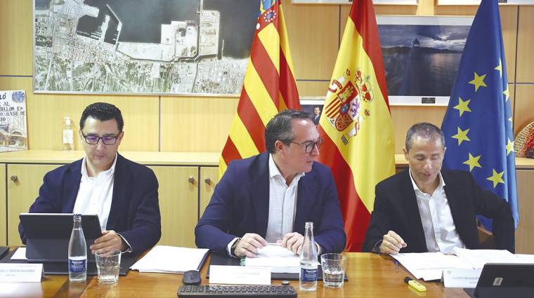 Manuel García, director de la Autoridad Portuaria de Castellón; Rubén Ibáñez, presidente de PortCastelló; y Ramón Balaguer, jefe de Relaciones Institucionales de PortCastelló.