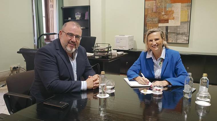 Carmelo Martínez, presidente de ACTM y Susana Fabregat, delegada del Consell en Castellón.