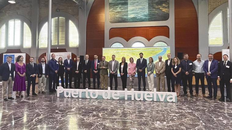 En el encuentro se han dado cita una treintena de empresas francesas y de la comunidad portuaria de Huelva.