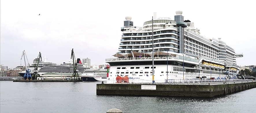 La triple escala llev&oacute; a A Coru&ntilde;a a 7.000 viajeros a bordo de buques con gran presencia en el puerto gallego.