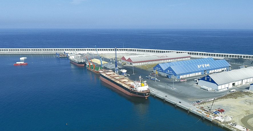 Parte de la operativa registrada en el Puerto Exterior de A Coru&ntilde;a en Punta Langosteira.