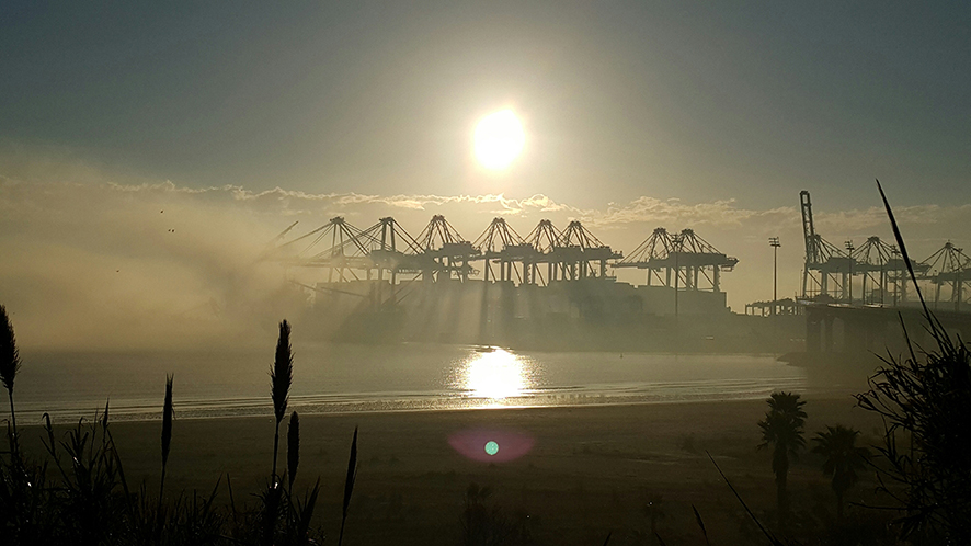 La AP de Algeciras saca a licitaci&oacute;n el trasvase de arena de la Playa del Rinconcillo.