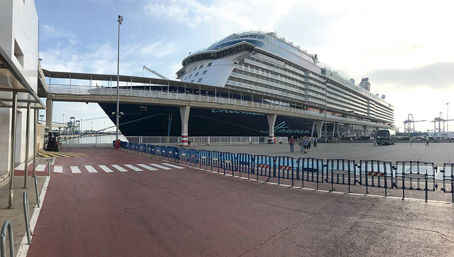 El &ldquo;Mein Schiff 4&rdquo; escala por primera vez en el puerto de Valencia consignado por Erhardt