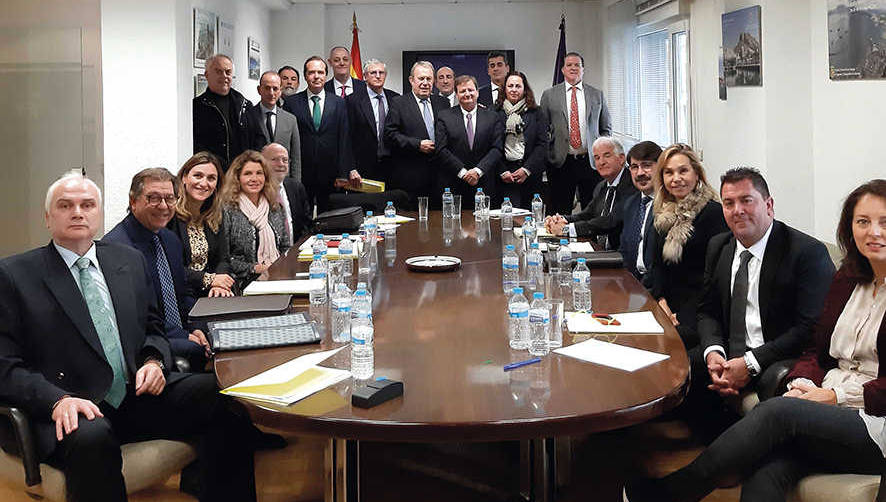 Todos los asistentes al Pleno del Consejo General de Aduanas en la reuni&oacute;n celebrada el mi&eacute;rcoles en Madrid.