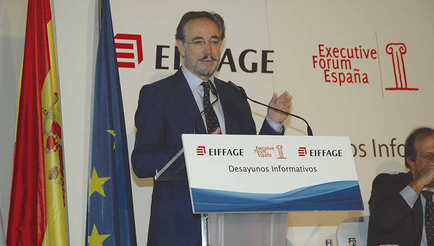 Felipe L&oacute;pez, consejero de Fomento y Vivienda de la Junta de Andaluc&iacute;a, en el desayuno informativo de Executive Forum. Foto I.Pe&ntilde;a.