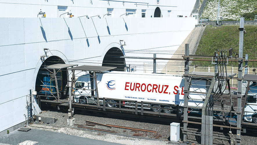 Transportes Eurocruz conf&iacute;a la gesti&oacute;n integral y el mantenimiento de los neum&aacute;ticos de su flota a Michelin