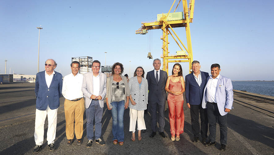 La consejera de Fomento e Infraestructuras de la Junta de Andaluc&iacute;a visita el Puerto de Huelva