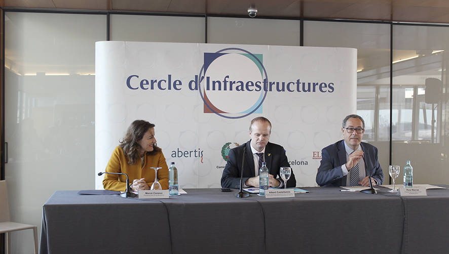 Merc&egrave; Conesa, presidenta del Puerto de Barcelona; Albert Castellanos, secretario general del Departamento de la Vicepresidencia y de Econom&iacute;a y Hacienda de Generalitat de Catalunya, y Pere Macias, presidente de la Fundaci&oacute; Cercle d&rsquo;Infraestructures. Foto L. Escrihuela.