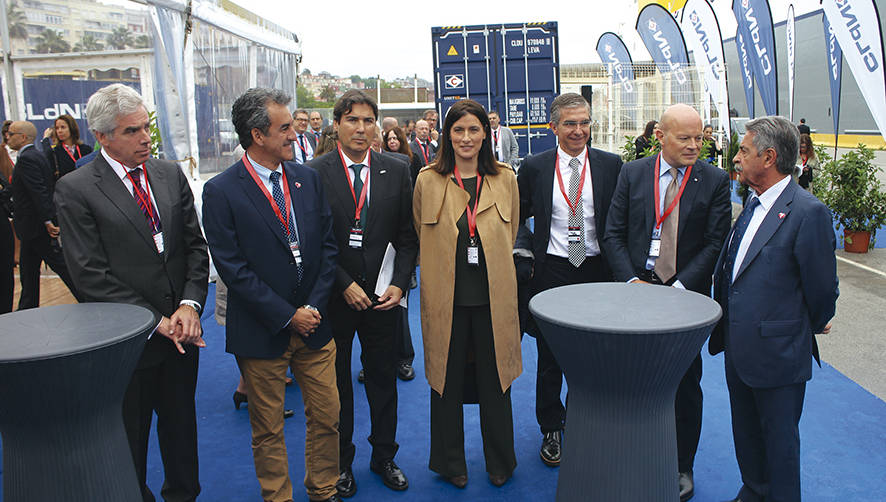 Jos&eacute; Mar&iacute;a Fuentes-Pila, candidato del PRC a la alcald&iacute;a de Santander; Francisco Mart&iacute;n, consejero de Industria, Innovaci&oacute;n, Comercio y Turismo de Cantabria; Jaime Gonz&aacute;lez, presidente de la Autoridad Portuaria de Santander; Gema Igual, alcaldesa de Santander; Christian Cigrang, CEO de CLdN; Miguel &Aacute;ngel Revilla, presidente de Cantabria. Foto J.P.