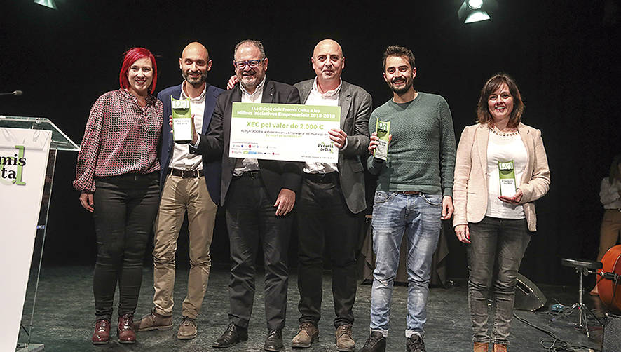 Francisco Garc&iacute;a y Francisco Marqu&iacute;nez, responsables de Total Freight &ndash;en el centro de la imagen&ndash; tras ganar el Premio Delta.