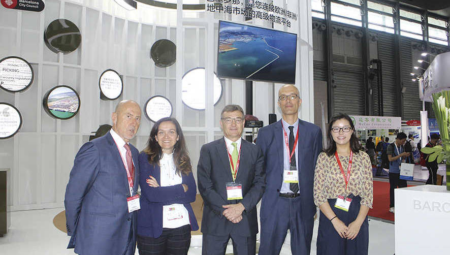 Desde la izquierda: Joan Dedeu, representante del Puerto de Barcelona en China; Ana Ar&eacute;valo, commercial manager; Santiago Garcia-Mil&agrave;, subdirector general de Estrategia y Comercial; Jordi Torrent, jefe de Estrategia. Foto J.P.