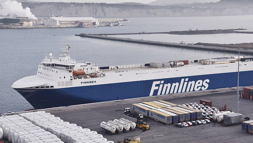 Uno de los buques de Finnlines que opera el servicio Biscay Line, el &ldquo;Finnsea&rdquo;, en la terminal de Toro y Betolaza en Bilbao.