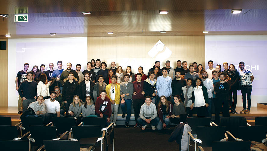 Estudiantes de Forma&rsquo;t al Port durante una visita a la ZAL del Puerto de Barcelona.