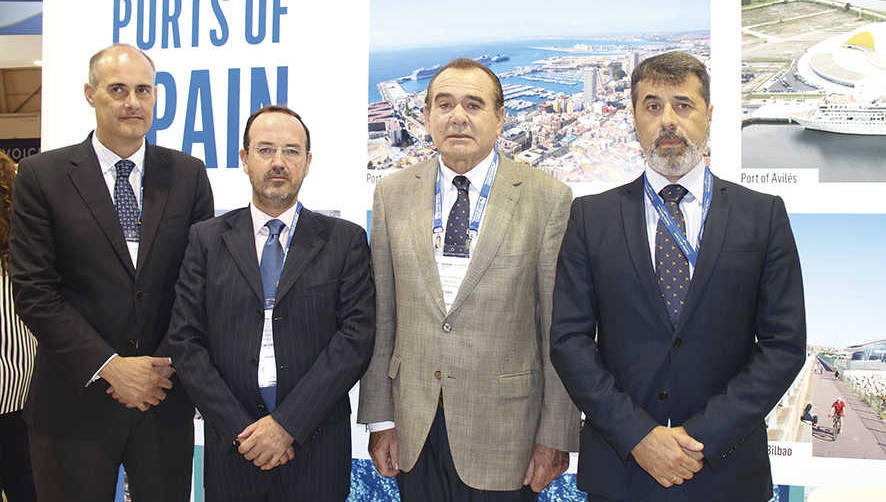 C&eacute;sar L&oacute;pez, director del Puerto de Ceuta; Jos&eacute; Mar&iacute;a Carrasco, director financiero y de desarrollo de negocio; Rafael Rodr&iacute;guez, presidente, y V&iacute;ctor Jim&eacute;nez, director comercial y de marketing del enclave. Foto E. Garc&iacute;a.