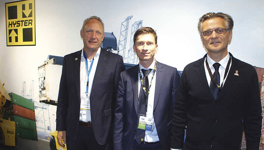 Desde la izquierda: Willem Nieuwland, l&iacute;der de proyecto del Centro de Desarrollo de Big Trucks de Hyster-Yale Group; Jan-Willem van den Brand, director Big Truck Product Strategy &amp; Solutions en Hyster-Yale Group; Rainer Marian, director BIG Trucks EMEA de Hyster-Yale Group. Foto J.P.