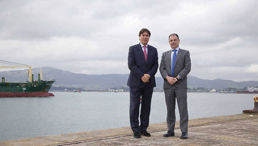 Jaime Gonz&aacute;lez, presidente de la AP de Santander (izq,), y Rub&eacute;n Calder&oacute;n, rector de la Universidad Europea del Atl&aacute;ntico.