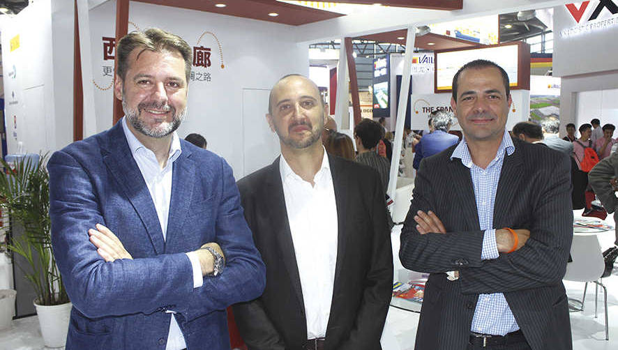 Desde la izquierda: Ignacio Ballester, Head Office Branch Manager y Country Intermodal Manager de MSC Espa&ntilde;a; Jose Miguel Torres, Import Line Manager, de MSC Espa&ntilde;a; y Carlos Ramos, jefe de exportaci&oacute;n de MSC Espa&ntilde;a Middle/Far East. Foto J.P.