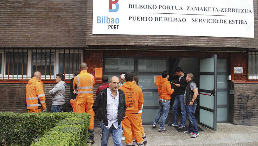 La plantilla de Bilboestiba incluye 268 trabajadores fijos entre estibadores portuarios y personal de oficina. Foto J.P.