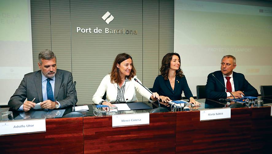 Adolfo Utor, presidente de Bale&agrave;ria; Merc&egrave; Conesa, presidenta del Puerto de Barcelona; Marta Subir&agrave;, secretaria de Medio Ambiente y Sostenibilidad de la Generalitat de Catalunya; y Vicente Gramuntell, director de Operaciones Iberia de Naturgy.