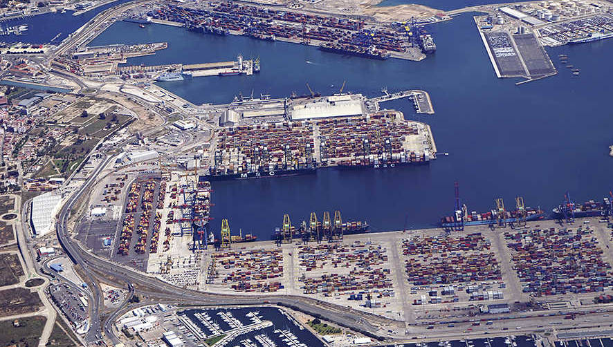 En el centro de la imagen, la terminal de MSC en el Puerto de Valencia, ubicada en el muelle Transversal de Costa.