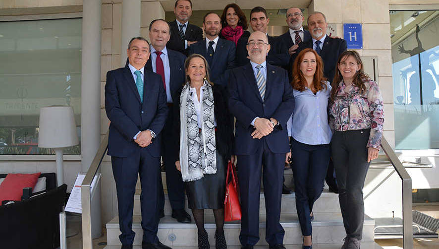 Inmaculada Rodr&iacute;guez-Pi&ntilde;ero, eurodiputada del Grupo Socialista y consejera de la Autoridad Portuaria de Valencia, fue recibida por los miembros de la Junta Directiva y algunos socios del Propeller Valencia. Foto Alba Prado.