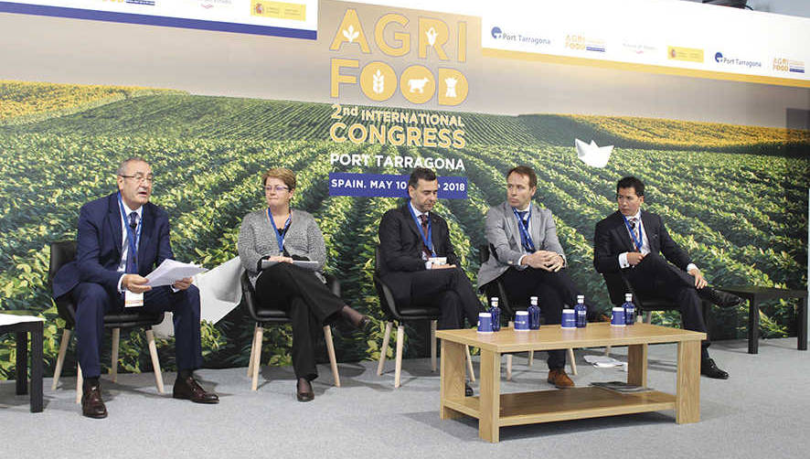 Jos&eacute; Llorca, presidente de Puertos del Estado; Genoveva Climent, directora comercial del Puerto de Tarragona; Carlos Arola, CEO de Arola Aduanas y Consignaciones y presidente de Apportt; Daniel Larriba, director de Log&iacute;stica de Samca; y Troy Yu Lewis, consultor investigador de Howe Robinson Partners. Foto E. Garc&iacute;a.