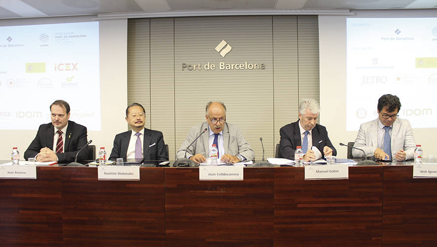 Joan Romero, consejero delegado de ACCI&Oacute;, Nahoito Watanabe, c&oacute;nsul general de Jap&oacute;n en Barcelona, Joan Colldecarrera, director del Consejo Rector de la Comunidad Portuaria de Barcelona, Manuel Gal&aacute;n, jefe de Relaciones Internacionales y Promoci&oacute;n del Puerto de Barcelona y Jos&eacute; Igancio Pradas, director territorial de Comercio ICEX Catalunya. Foto A. Tejera.