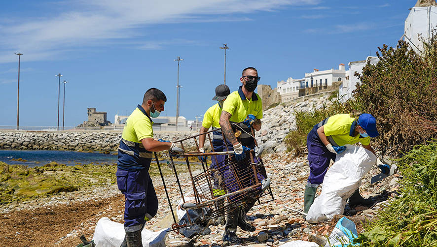 La APBA inicia una limpieza intensiva del litoral de dominio p&uacute;blico portuario.