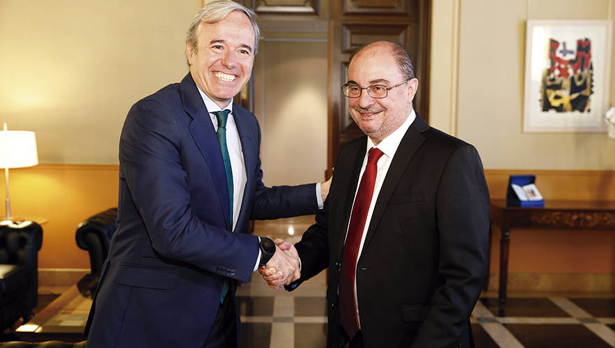 Jorge Azc&oacute;n, alcalde de Zaragoza, y Javier Lamb&aacute;n, presidente del Gobierno de Arag&oacute;n.