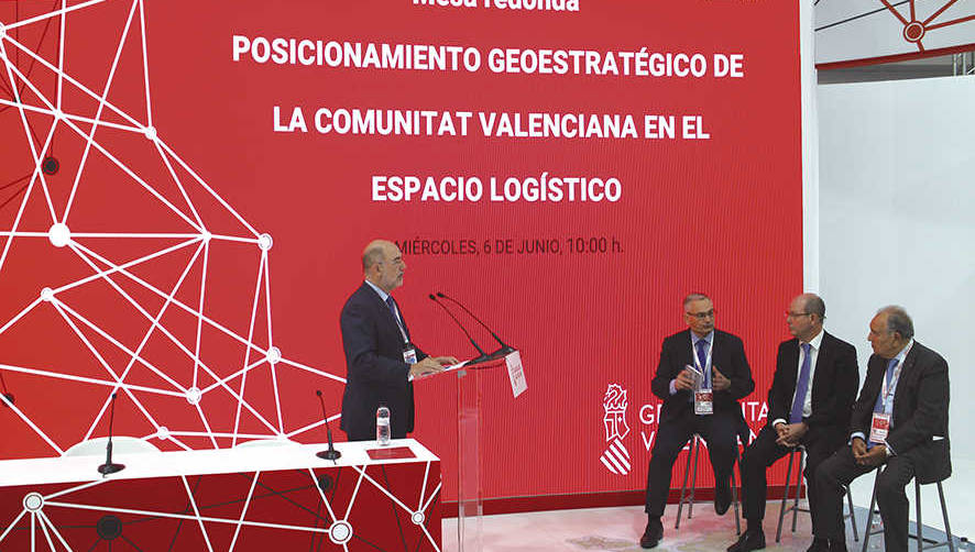 Pedro Coca, presidente de la Asociaci&oacute;n de Empresas Ferroviarias Privadas, reuni&oacute; ayer a Josep Vicent Boira, secretario auton&oacute;mico de Vivienda, Obras P&uacute;blicas y Vertebraci&oacute;n del Territorio de la Generalitat Valenciana; Jorge Alonso, presidente de Grupo Alonso, y Rafael Milla, presidente de Raminatrans. Foto J.P.