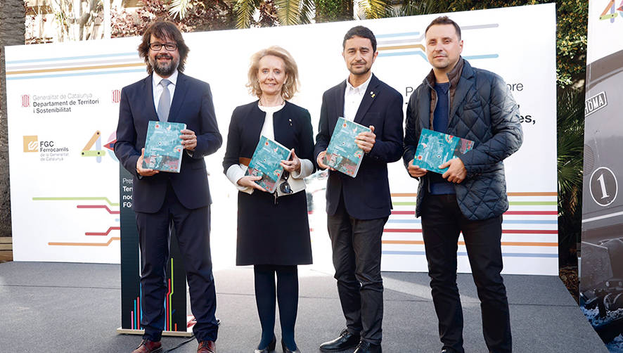 Ricard Font, presidente de FGC; Mari&agrave;ngela Vilallonga, consellera de Cultura de Catalunya; Dami&agrave; Calvet, conseller de Territorio y Sostenibilidad, y el editor Ricard Planas, en la presentaci&oacute;n del libro conmemorativo de los 50 a&ntilde;os de FGC, celebrada la semana pasada en el Palau Robert de Barcelona.