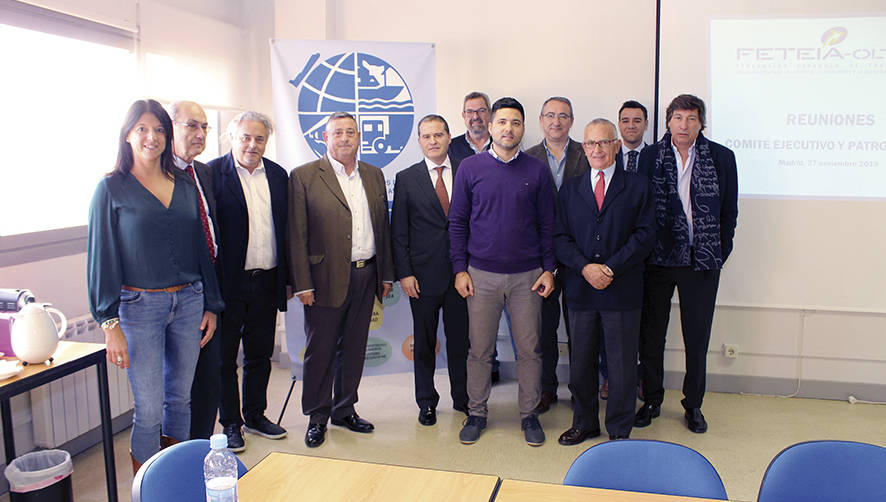 De izquierda a derecha: Blanca Guitart, directora de FETEIA; Manuel Vicents, secretario t&eacute;cnico FETEIA; Enric Tic&oacute;, presidente de FETEIA; Eugenio F. L&oacute;pez, presidente de ATEIA-OLTRA Alicante; Aitor Artaza, presidente ATEIA Bizkaia; Juan Luis G&oacute;mez, presidente de ATEIA C&aacute;diz; Dar&iacute;o Hern&aacute;ndez, presidente ATEIA Tenerife; Carlos Arauz, presidente de ATEIA Madrid y vicepresidente de FETEIA; Ces&aacute;reo Fern&aacute;ndez, secretario c&eacute;cnico de FETEIA; Ismael de Marcos, presidente ATEIA Arag&oacute;n;y Josep Salvat, presidente de la Comisi&oacute;n Terrestre de FETEIA. Foto I.Pe&ntilde;a.