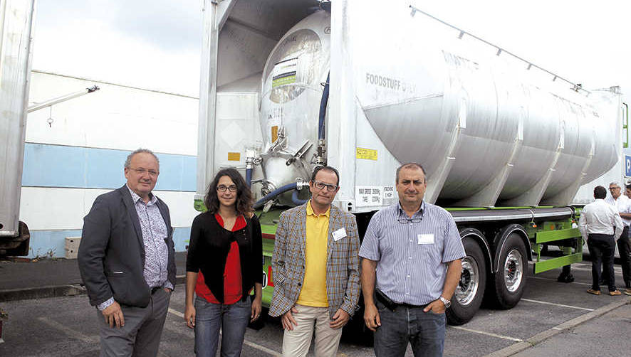 Desde la izquierda: St&eacute;phane Hubert, presidente del Cliper; Audrey Dasi, directora t&eacute;cnica de Combipass; Gilles Delvigne, director general de Combipass; Georges Strullu, vicepresidente de la C&aacute;mara de Comercio Bayonne Pays-Basque. Foto J.P.