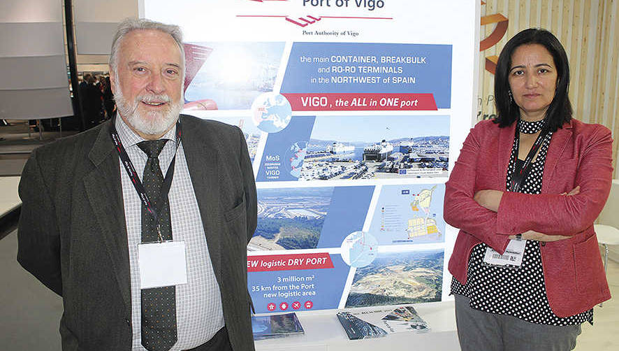 Dolores Rois con el presidente de la AP de Vigo, Enrique C. L&oacute;pez Veiga. Foto J.P.