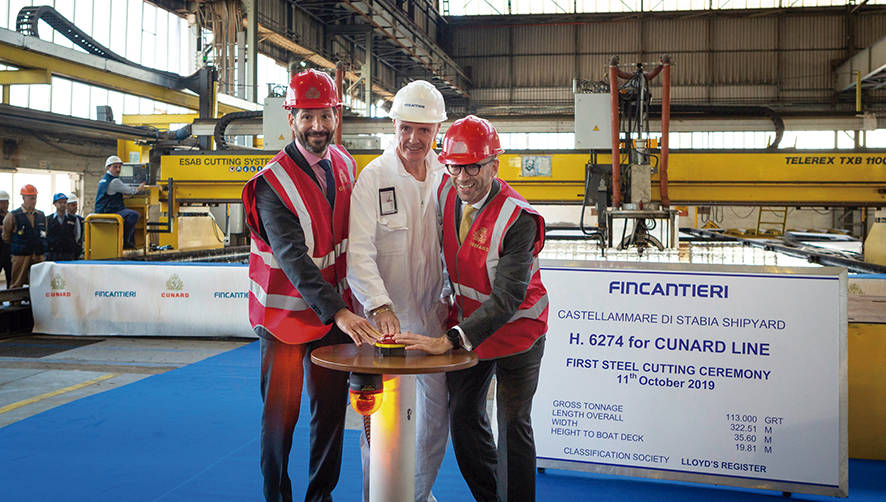 Josh Weinstein, presidente de Carnival UK; Gilberto Tobaldi, director del astillero de Fincantieri, y Simon Palethorpe, presidente de Cunard.