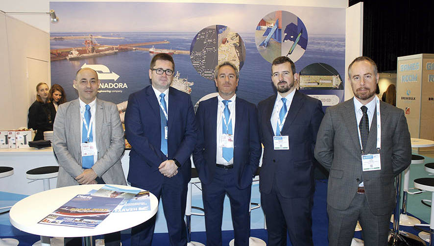 Desde la izquierda: Ricardo P&eacute;rez, Chartering Director de Global Trading &amp; Shipping (GTS); Luis Gonz&aacute;lez, director de Energ&iacute;a, Oil &amp; Gas de Coordinadora; Pablo Higueras, director ejecutivo de Coordinadora; Alfonso Hern&aacute;ndez, director de Desarrollo Gobal; Juan H. Madsen CEO de Coordinadora. Foto J.P.