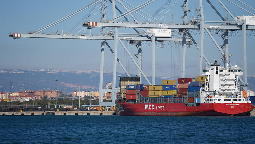 Tr&aacute;fico de contenedores en el Moll d&#039;Andalusia del Port de Tarragona.