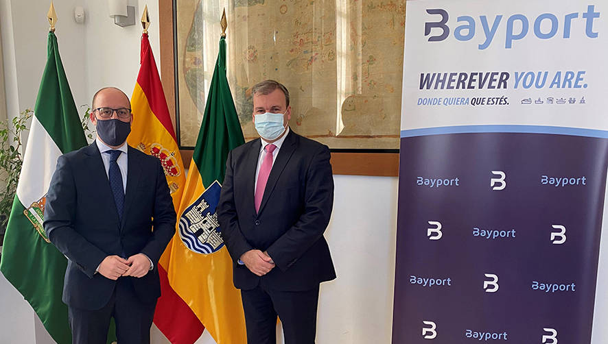 German Beardo, alcalde de El Puerto de Santa Mar&iacute;a, y Rafael Fern&aacute;ndez, director general de Bayport, durante la presentaci&oacute;n del traslado de la compa&ntilde;&iacute;a al municipio gaditano.