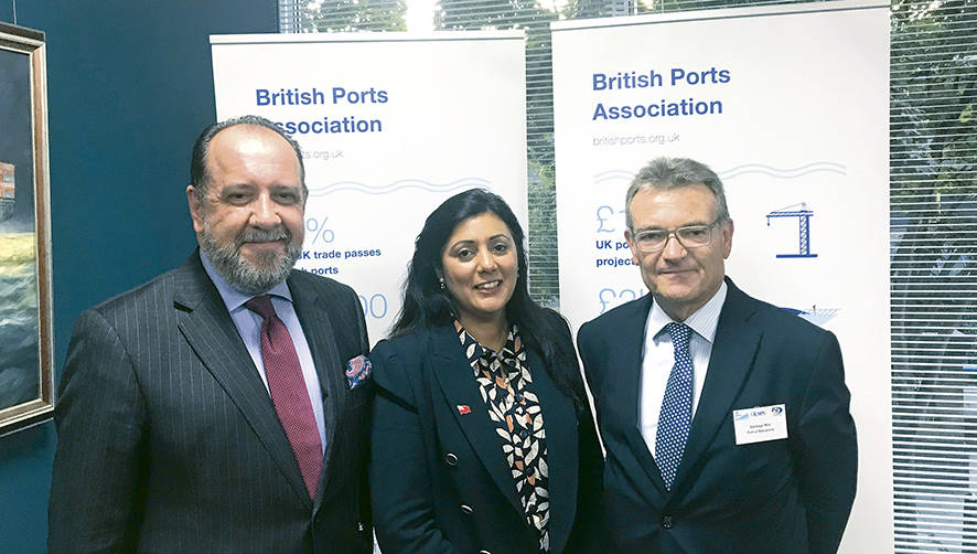 Patrick Verhoeven, Nusrat Ghani y Santiago Garcia-Mil&agrave; tras la reuni&oacute;n mantenida en Londres.