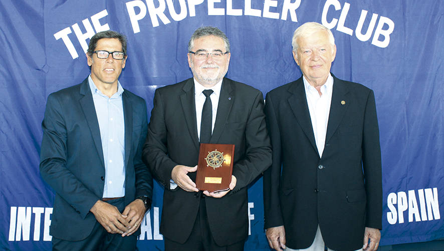 Gonzalo Sanch&iacute;s, presidente del Propeller Club de Barcelona; Baltasar Pozuelo, director general de Are@8; y Reinhard Sawatzki, promotor y fundador de Are@8. Foto. J.C.S.