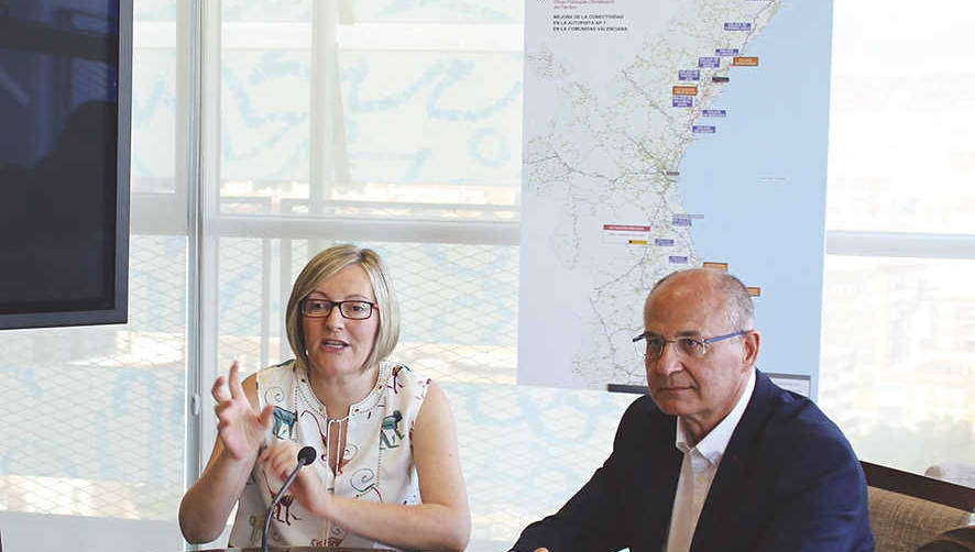 Mar&iacute;a Jos&eacute; Salvador y Carlos Domingo, en su comparecencia de ayer.