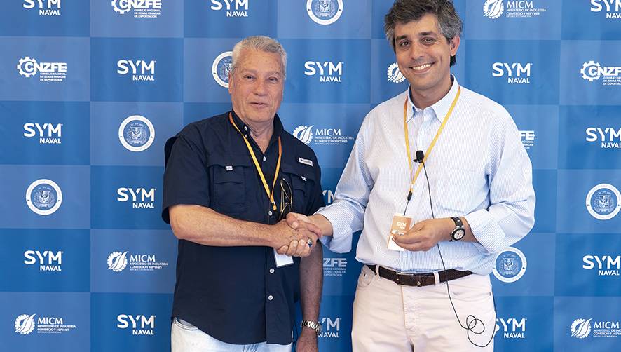 Nelson Toca, ministro de Industria de Rep&uacute;blica Dominicana; y Francisco Lage, presidente de SYM Naval.