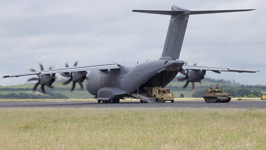 El Gobierno prev&eacute; para hoy y ma&ntilde;ana la llegada de dos aviones m&aacute;s con material sanitario de Rep&uacute;blica Checa y Shangh&aacute;i