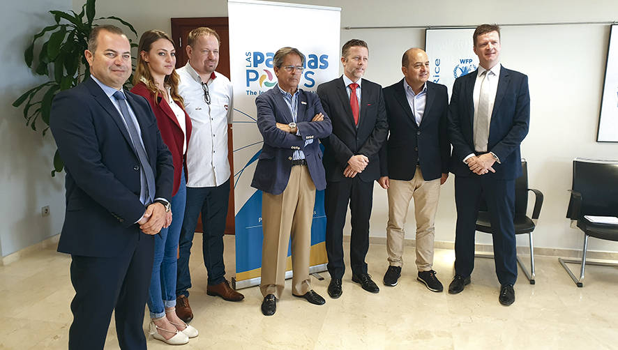 El presidente de la AP de Las Palmas, Juan Jos&eacute; Cardona, y el gerente de la Fundaci&oacute;n de los Puertos de Las Palmas, Sergio Galv&aacute;n, se reunieron el lunes con una destacada representaci&oacute;n del sector empresarial brasile&ntilde;o de misi&oacute;n comercial en el Puerto de La Luz en Gran Canaria.