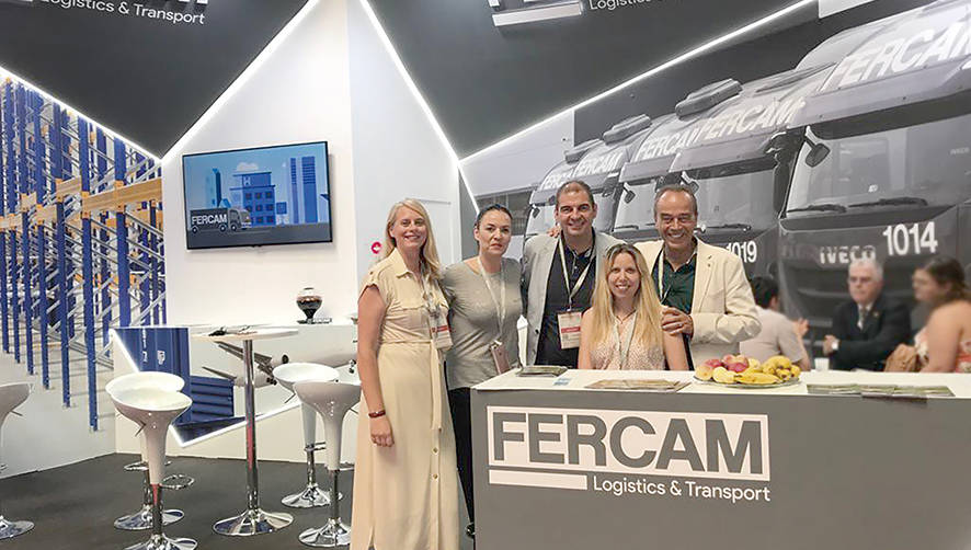 Krystyna Piworovicz, Sales de Fercam; Romina Garc&iacute;a, departamento Mar&iacute;timo de Fercam; Jordi Llaurad&oacute;, Sales y Development Manager de Fercam; Vanessa Melero, Sales de Fercam; y Xavier Majem, Country Manager de Fercam, en el stand de Fercam en el SIL.