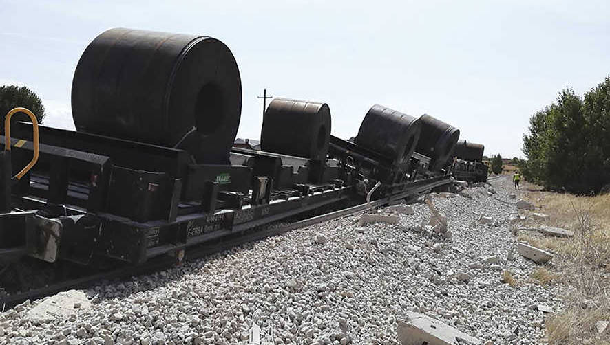 Estado en el que qued&oacute; parte del convoy tras el accidente ocurrido el pasado jueves. Foto: Plataforma en Defensa del Tren Directo Madrid-Aranda-Burgos.