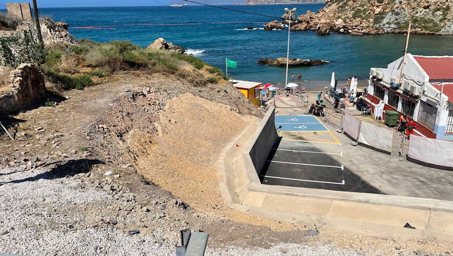 Finalizan las obras de renovaci&oacute;n del muro de contenci&oacute;n de Cala Cortina.